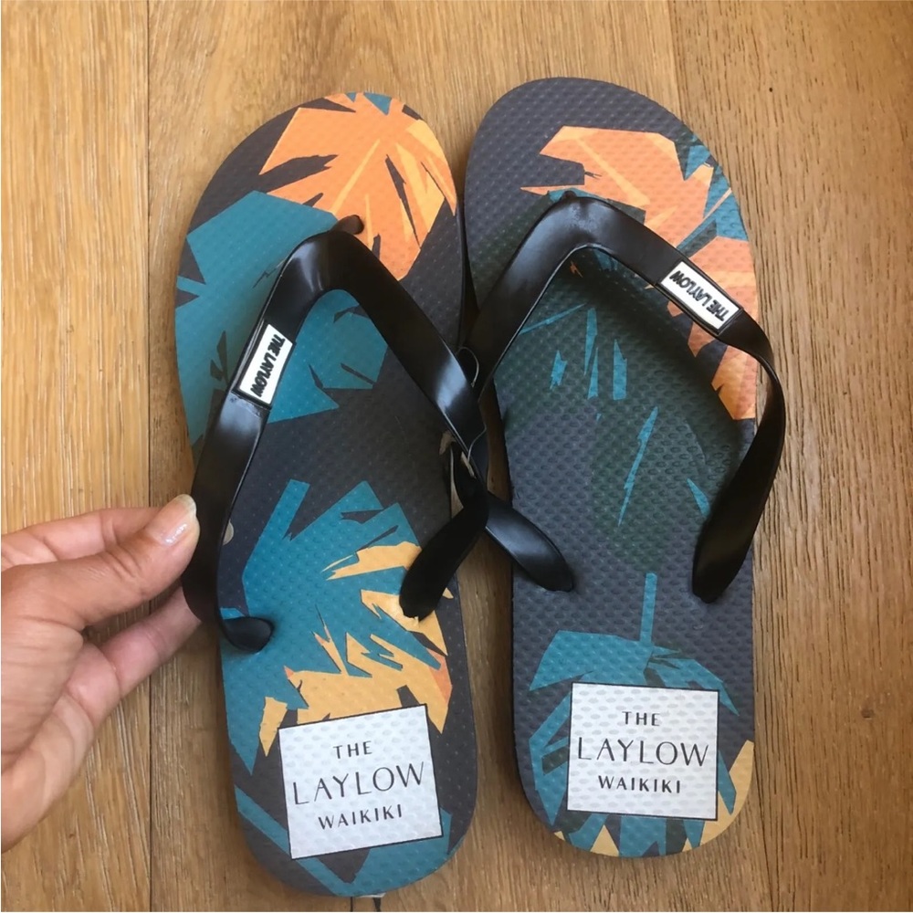 Lay low Waikiki men’s flip flops size 10 new